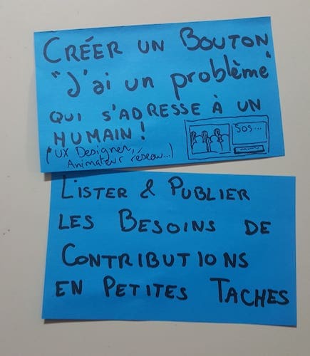 Deux post-it: Créer un bouton J'ai un problème qui s'adresse à un humain, UX Designer ou Animateur, et lister / publier les besoins de contribution en petites tâches